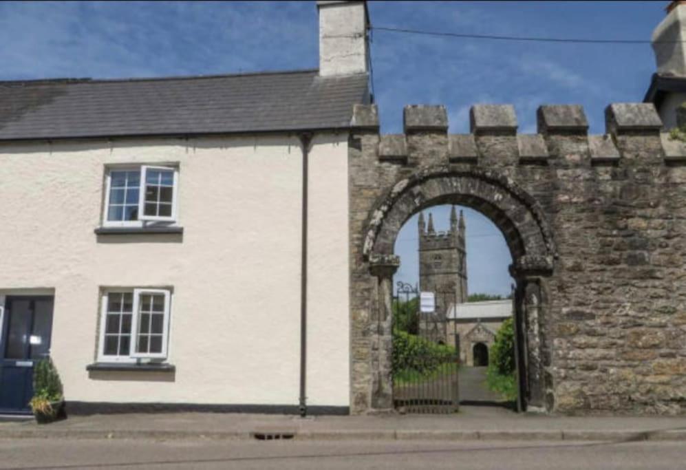 Church Gate Cottage - Bridestowe Buitenkant foto